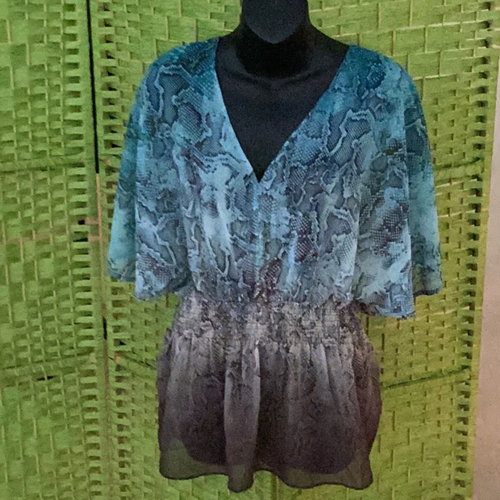 🦋NWOT Bohemian Style So Much Fun to Wear Top 
Size XSmall Closet Must Have 🦋